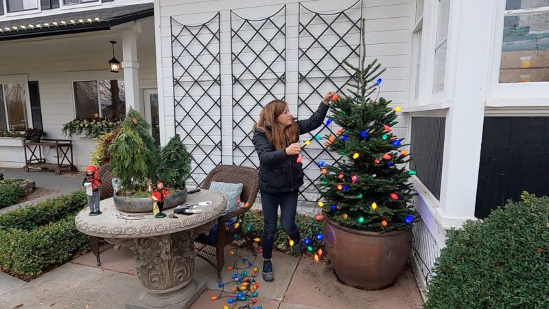Doing a Little Outdoor Christmas Decorating! 🎄🎅🥰 // Garden Answer