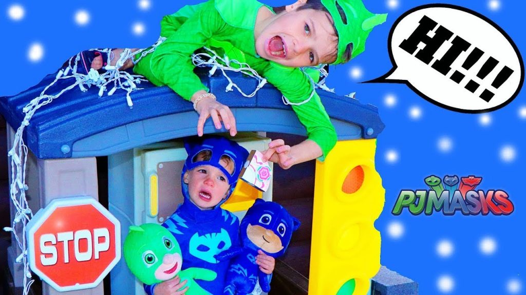 PJ Masks CHRISTMAS SPECIAL EPISODE! Gekko RUINS Christmas LIGHTS on Playhouse with Catboy