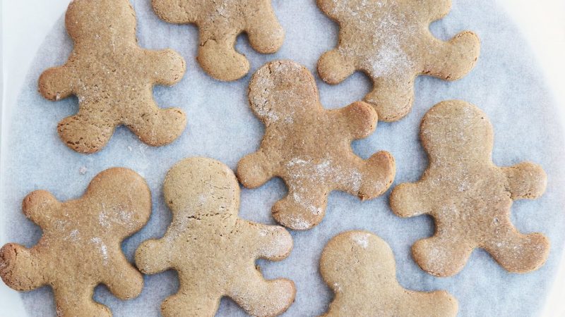 Vegan Gingerbread Men Christmas Recipe | Gluten Free + Oil Free