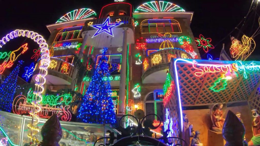 Walking NYC's Best Neighborhood for Christmas Decorations : Dyker Heights, Brooklyn (December 2019)