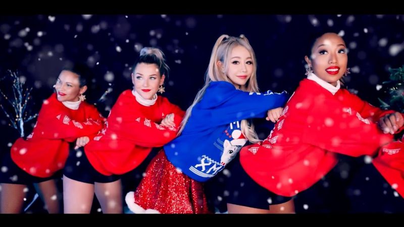 Wengie 'Ugly Christmas Sweater' (Dance Version MV)
